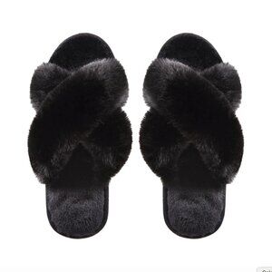 Black faux fur memory foam slippers